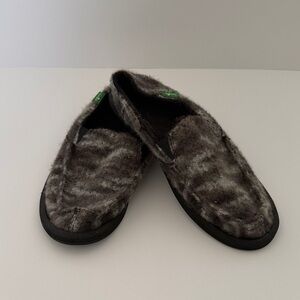 Sanuk Women’s Fuzzy Black and Gray Loafers